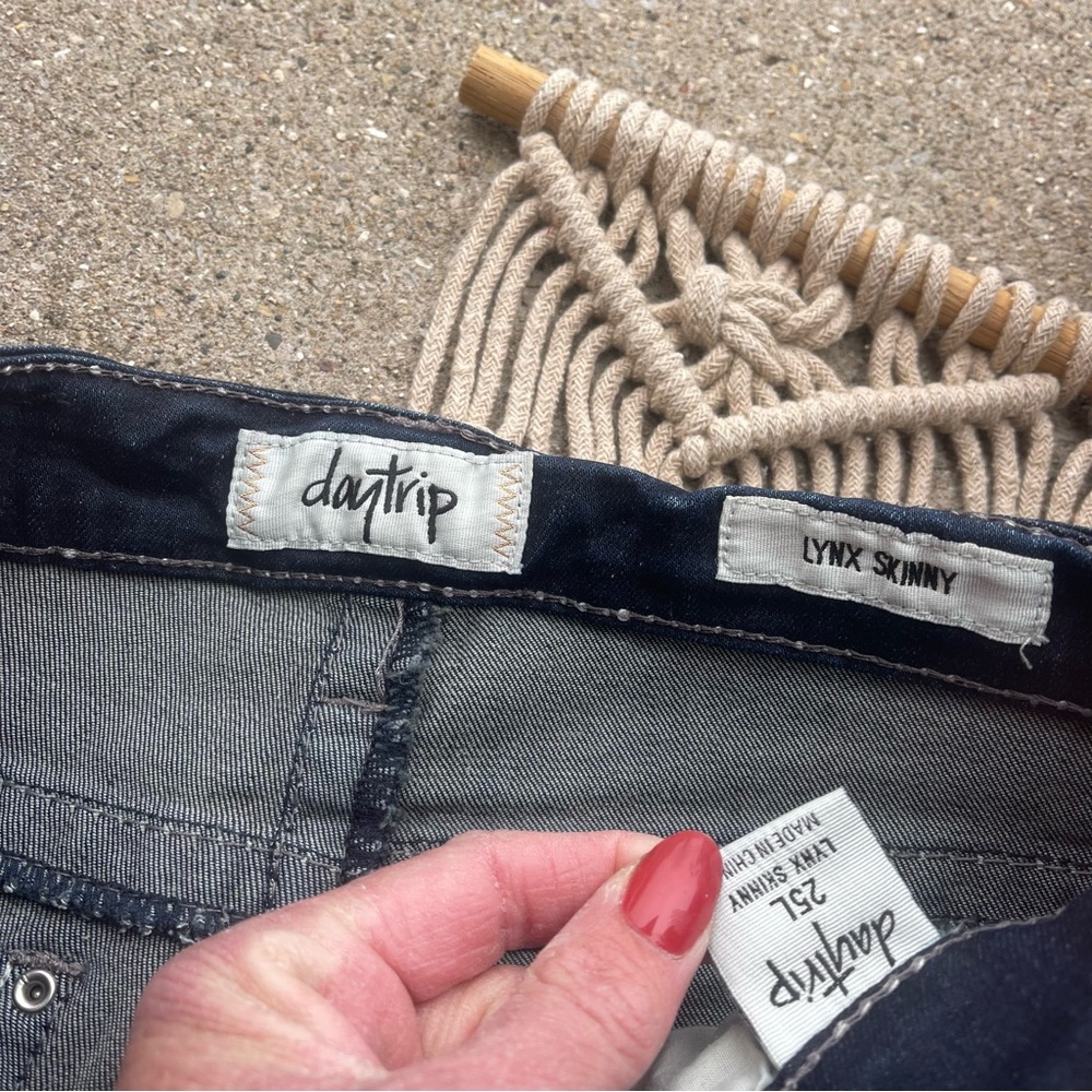 Daytrip Skinny Jeans Size 25 - Picture 4 of 8